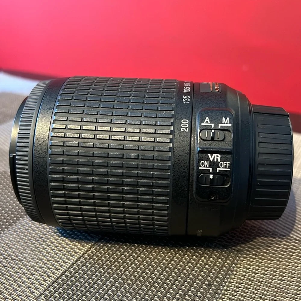 Nikon AF-S NIKKOR 55-200mm 1:4-5.6G ED VR DX lens, F Mount, excellent condition